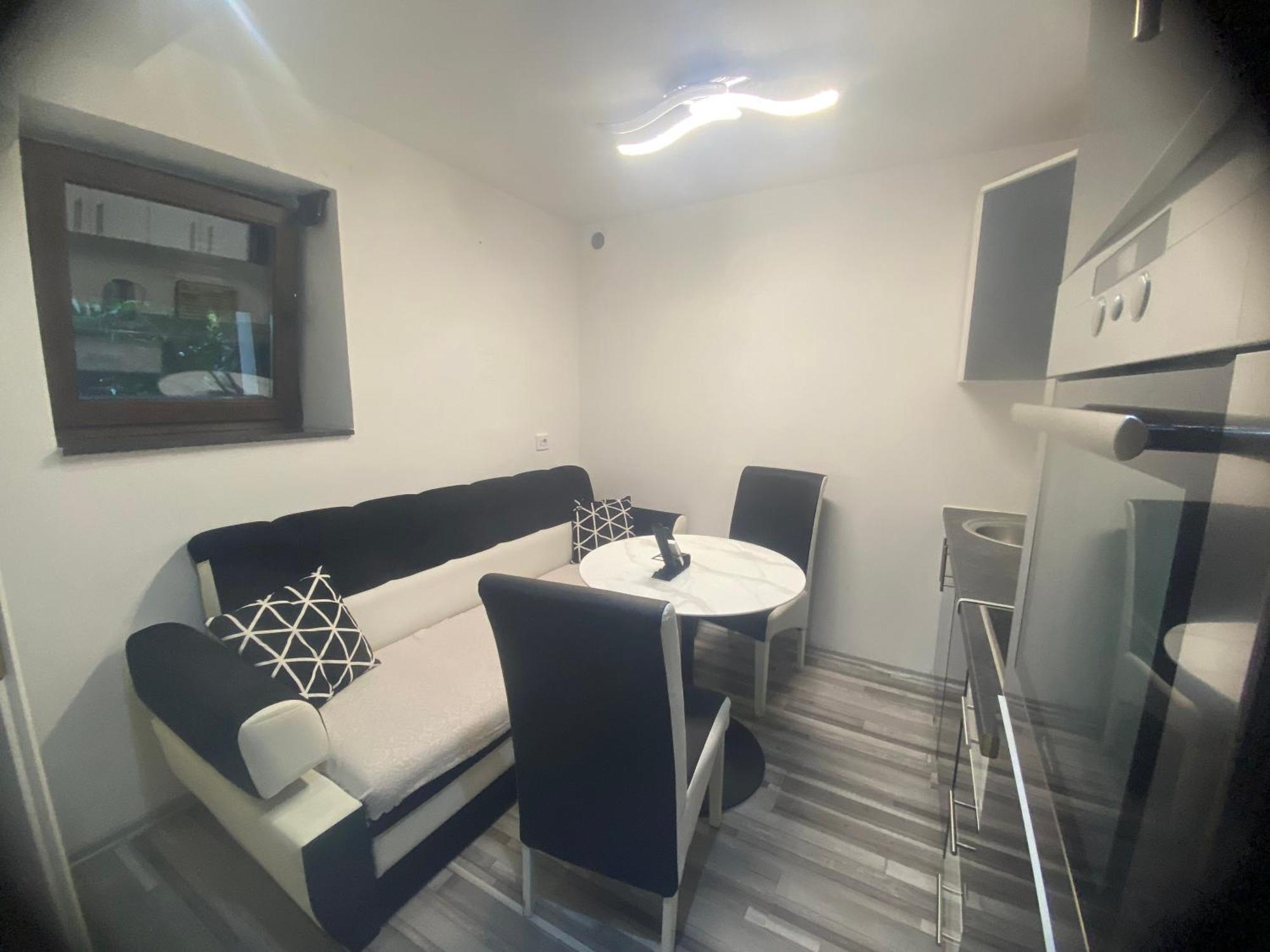 شقة Apartma Emina كوبر المظهر الخارجي الصورة
